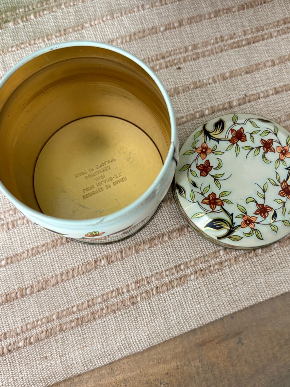 Daher VTG Long Island NY Floral Tin Canister Container Made England 4” good cond - Picture 3 of 6